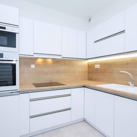 Apartment In Bratislava With Free Parking Luaran gambar