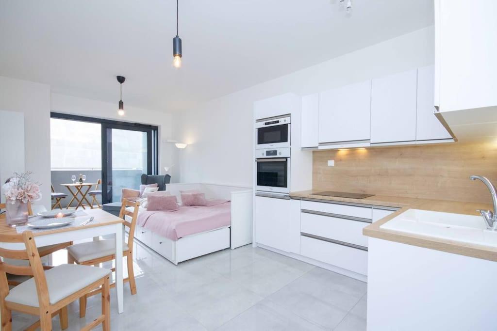 Apartment In Bratislava With Free Parking Luaran gambar