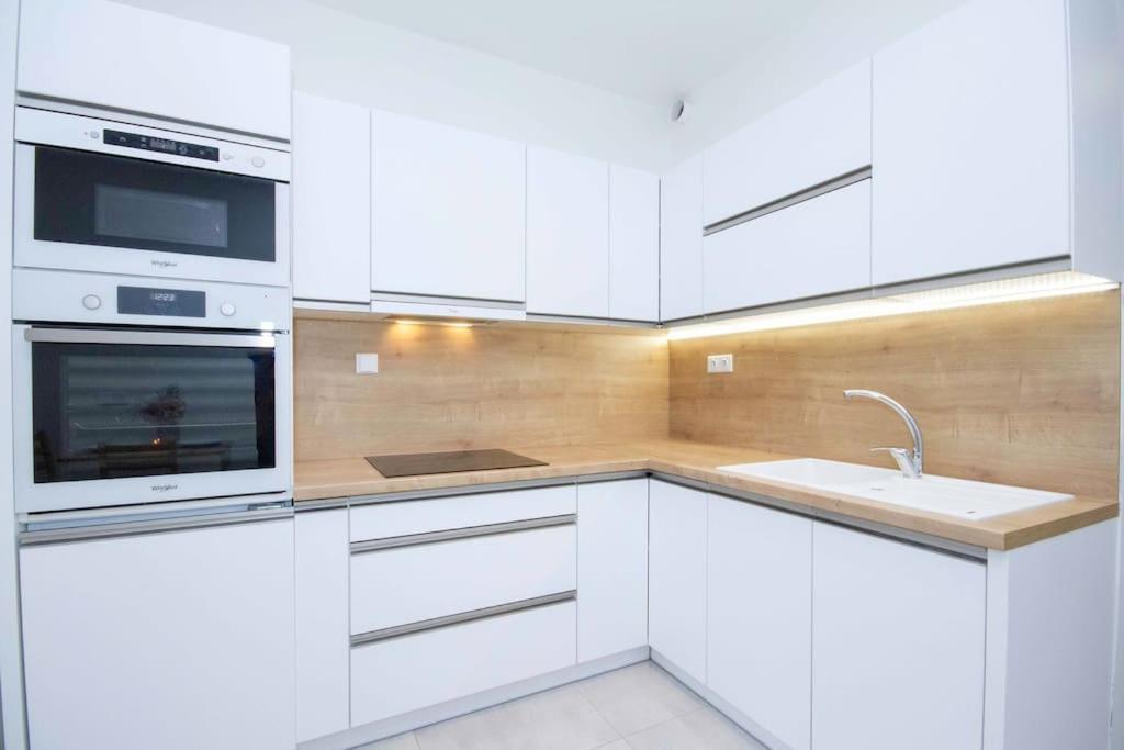 Apartment In Bratislava With Free Parking Luaran gambar