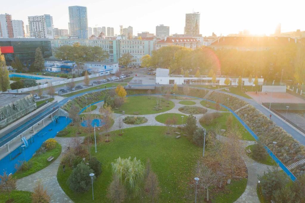 Apartment In Bratislava With Free Parking Luaran gambar
